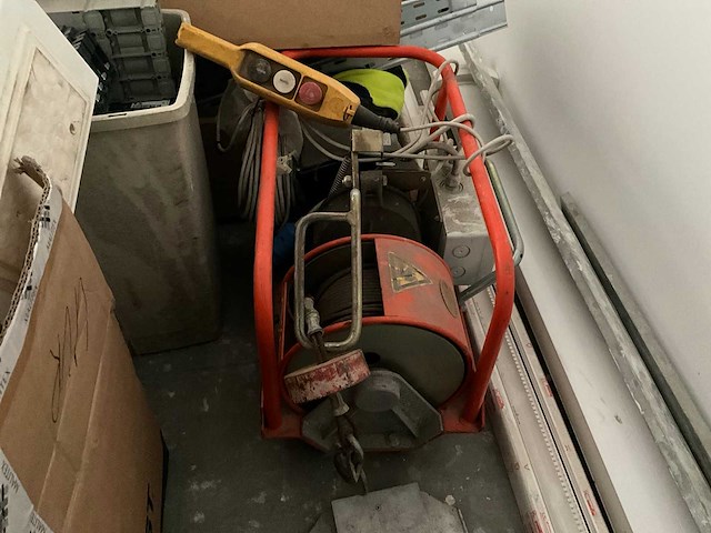 Partij diverse gereedschappen en bouwmaterialen - afbeelding 2 van  27