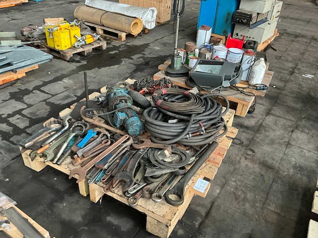 Partij diverse gereedschappen en onderdelen - afbeelding 1 van  10