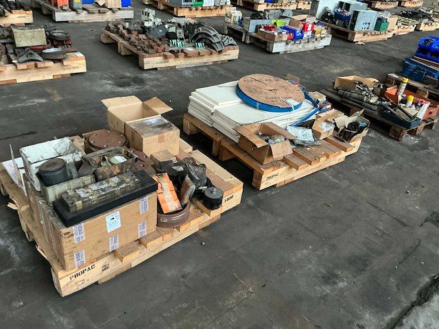 Partij diverse gereedschappen en onderdelen - afbeelding 1 van  7