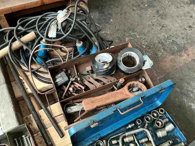 Partij diverse gereedschappen en onderdelen - afbeelding 7 van  17