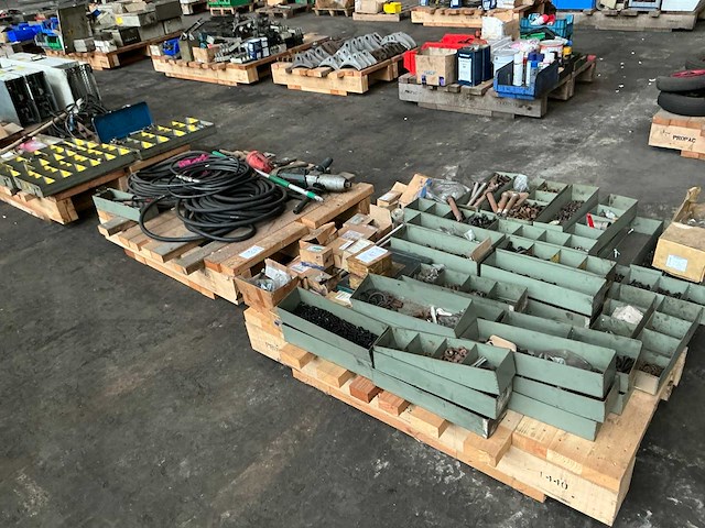 Partij diverse gereedschappen en onderdelen - afbeelding 1 van  17