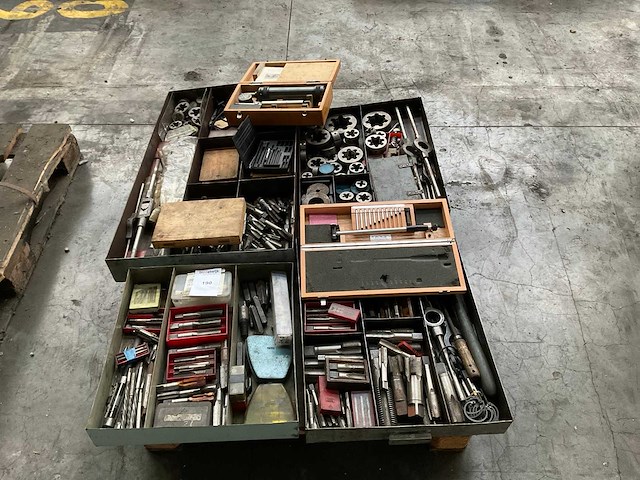 Partij diverse gereedschappen - afbeelding 1 van  8