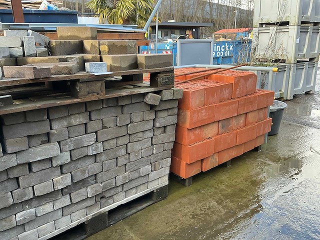 Partij diverse gevelstenen - afbeelding 3 van  4