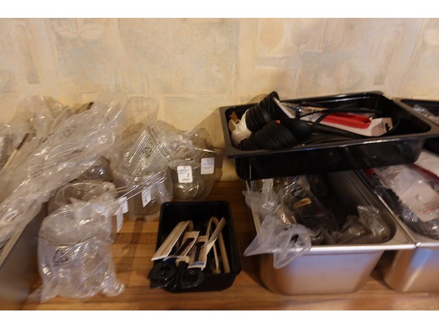 Partij diverse gn bakken met inhoud - afbeelding 14 van  18