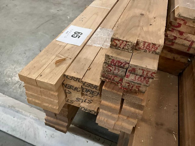 Partij diverse grenen kepers en plafondlatten - afbeelding 3 van  15
