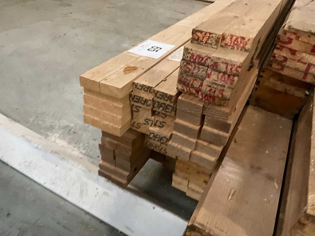 Partij diverse grenen kepers en plafondlatten - afbeelding 4 van  15