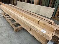 Partij diverse grenen kepers en plafondlatten - afbeelding 1 van  15