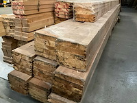 Partij diverse grenen kepers en plafondlatten - afbeelding 10 van  15