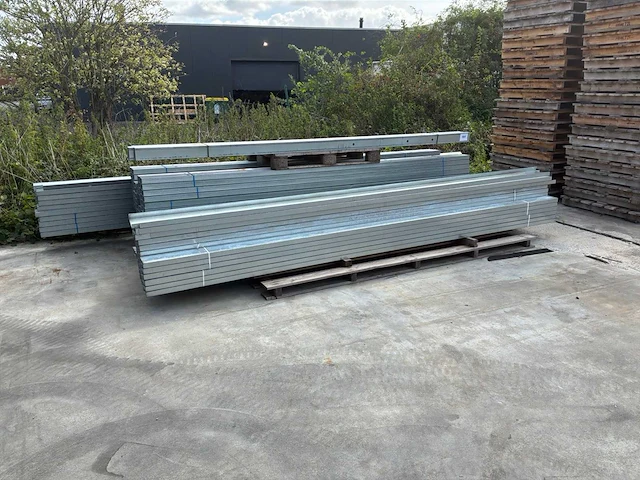 Partij diverse gyproc studs - afbeelding 1 van  12