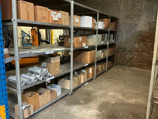 Partij diverse halffabricaten en accessoires - afbeelding 1 van  7