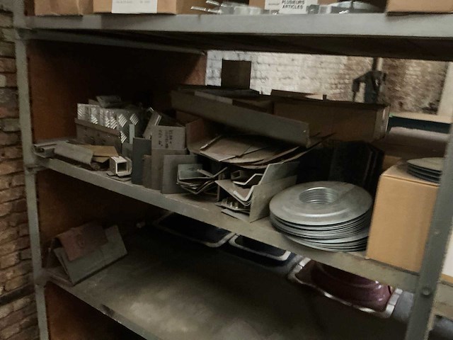 Partij diverse halffabricaten en accessoires - afbeelding 2 van  5