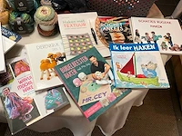 Partij diverse hand- en patronenboeken