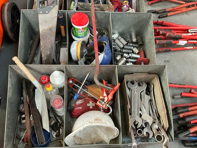 Partij diverse handgereedschappen en aannemersmaterialen - afbeelding 1 van  2