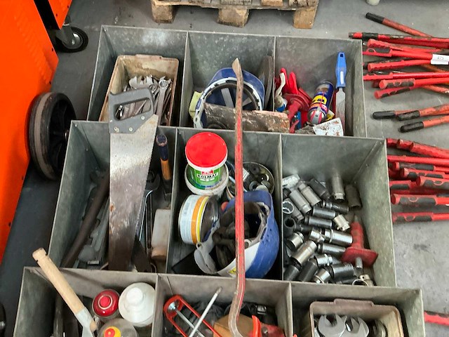 Partij diverse handgereedschappen en aannemersmaterialen - afbeelding 2 van  2