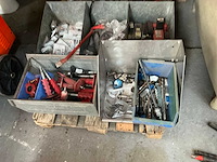 Partij diverse handgereedschappen en aannemersmaterialen - afbeelding 2 van  4