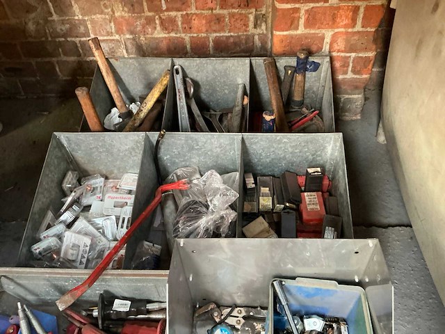 Partij diverse handgereedschappen en aannemersmaterialen - afbeelding 4 van  4