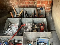Partij diverse handgereedschappen en aannemersmaterialen - afbeelding 4 van  4