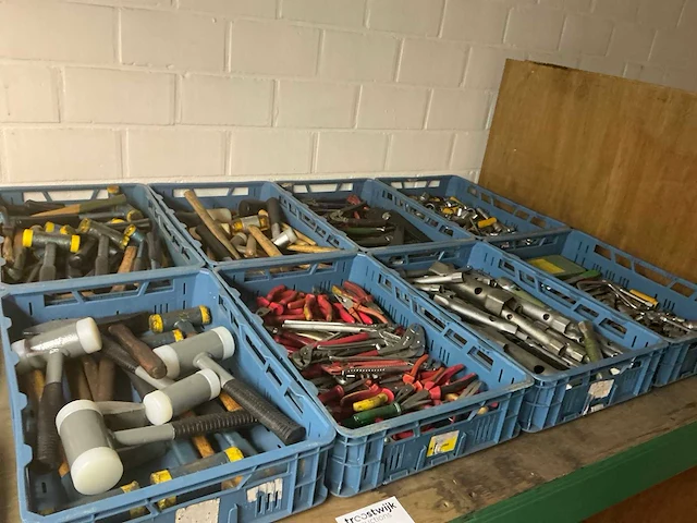 Partij diverse handgereedschappen - afbeelding 1 van  9