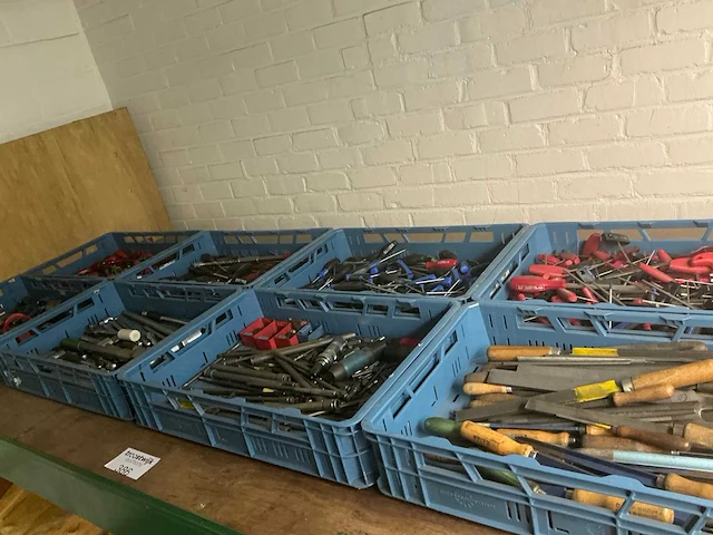 Partij diverse handgereedschappen - afbeelding 1 van  9