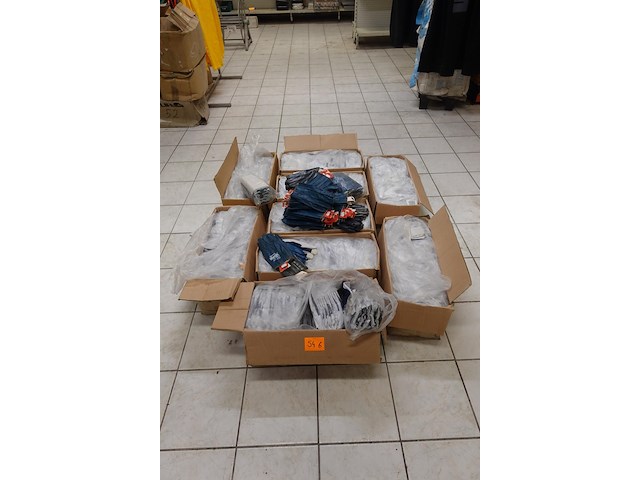 Partij diverse handschoenen - afbeelding 1 van  7