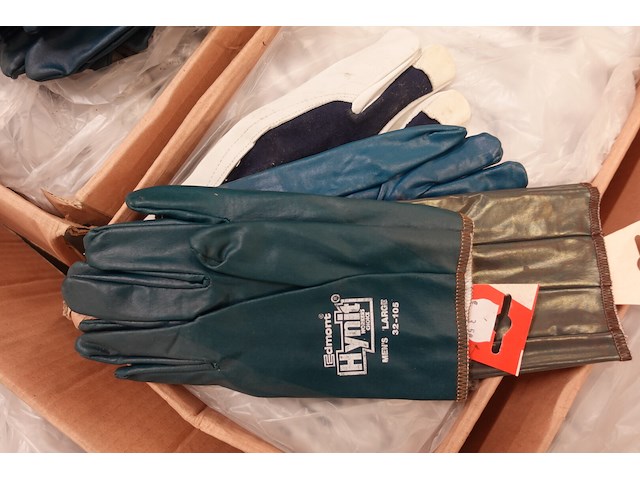 Partij diverse handschoenen - afbeelding 2 van  7