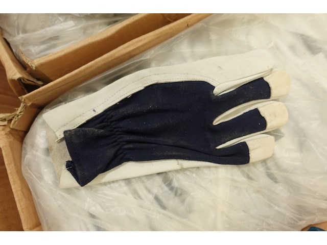 Partij diverse handschoenen - afbeelding 3 van  7