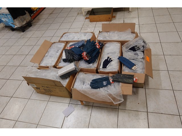 Partij diverse handschoenen - afbeelding 7 van  7