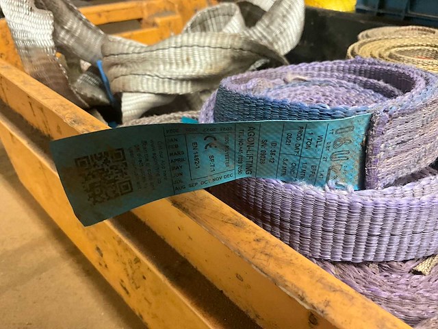 Partij diverse hijsbanden (circa 35 stuks) en toebehoren - afbeelding 2 van  8