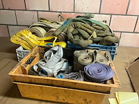 Partij diverse hijsbanden (circa 35 stuks) en toebehoren - afbeelding 1 van  8