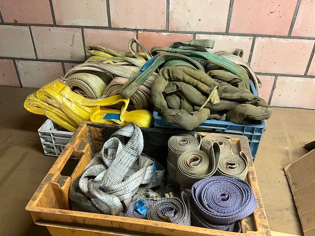 Partij diverse hijsbanden (circa 35 stuks) en toebehoren - afbeelding 3 van  8