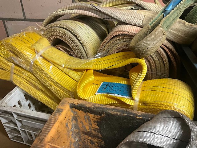 Partij diverse hijsbanden (circa 35 stuks) en toebehoren - afbeelding 7 van  8