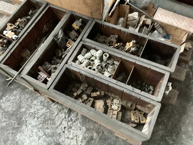 Partij diverse hijsmaterialen, gereedschappen en onderdelen - afbeelding 6 van  14