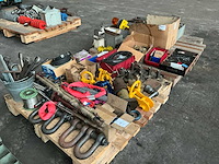Partij diverse hijsmaterialen, gereedschappen en onderdelen - afbeelding 1 van  14