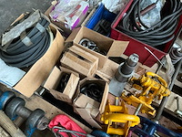 Partij diverse hijsmaterialen, gereedschappen en onderdelen - afbeelding 13 van  14