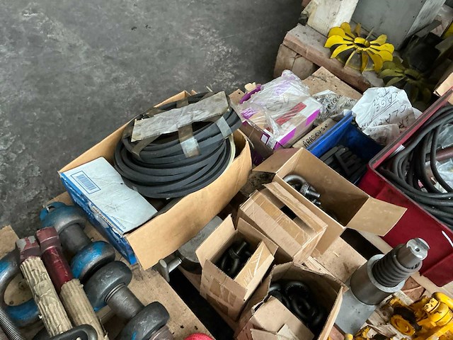 Partij diverse hijsmaterialen, gereedschappen en onderdelen - afbeelding 14 van  14