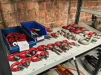 Partij diverse hijsogen - afbeelding 1 van  3