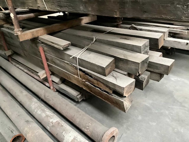 Partij diverse historische eiken balken (15 stuks) - afbeelding 1 van  3