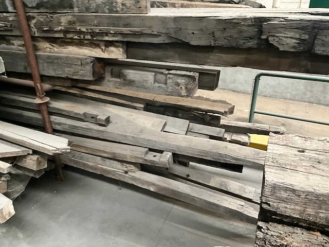 Partij diverse historische eiken balken - afbeelding 2 van  8