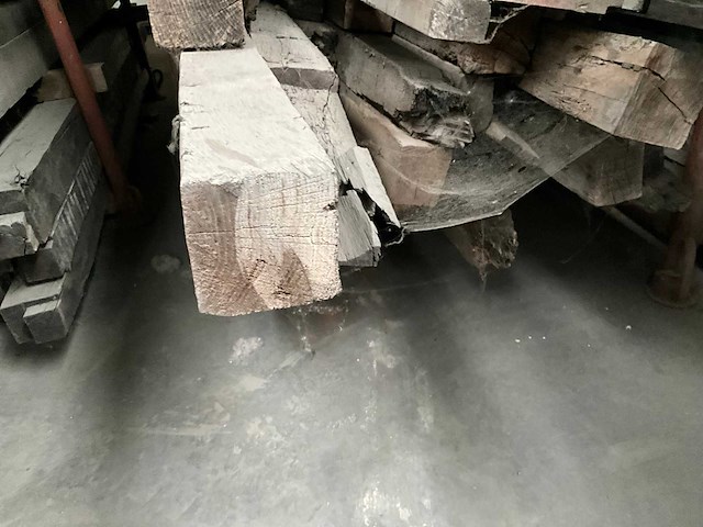 Partij diverse historische eiken balken - afbeelding 5 van  7