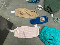 Partij diverse hondenjassen, hals- en leibanden - afbeelding 2 van  8