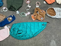 Partij diverse hondenjassen, hals- en leibanden - afbeelding 3 van  8