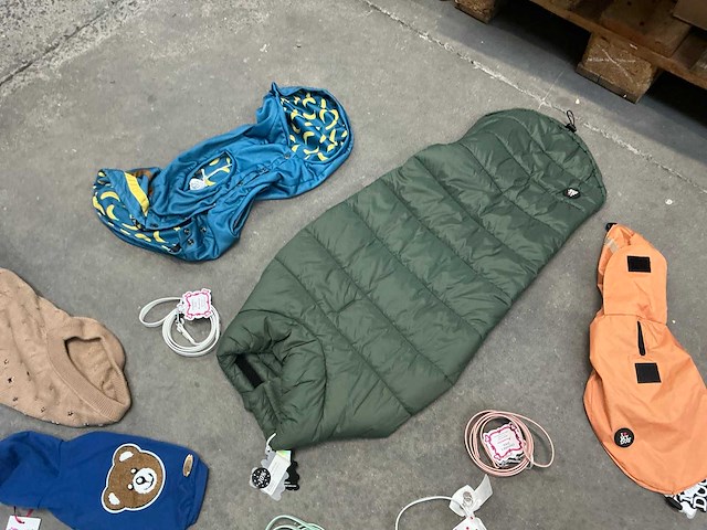 Partij diverse hondenjassen, hals- en leibanden - afbeelding 5 van  8