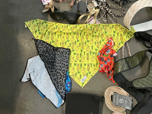 Partij diverse hondenleibanden -en harnassen - afbeelding 9 van  14