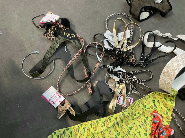 Partij diverse hondenleibanden -en harnassen - afbeelding 10 van  14