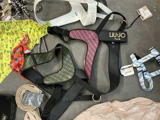 Partij diverse hondenleibanden -en harnassen - afbeelding 13 van  14