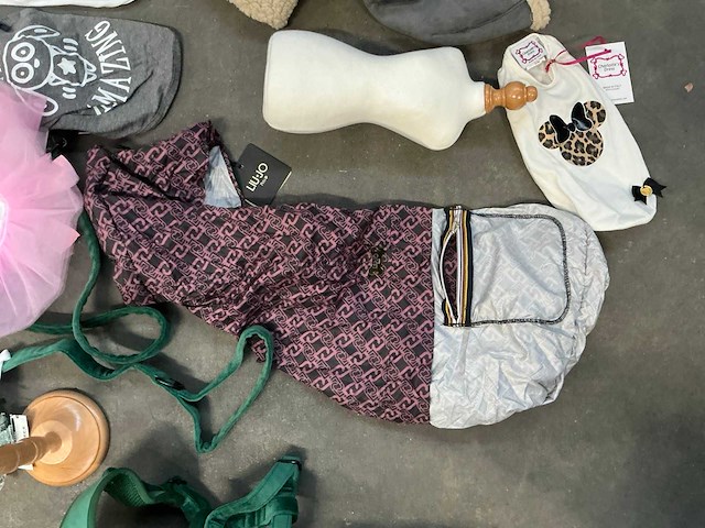 Partij diverse hondenleibanden -en harnassen - afbeelding 9 van  13