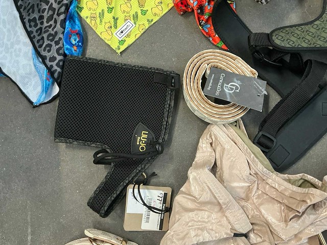 Partij diverse hondenleibanden -en harnassen - afbeelding 8 van  14