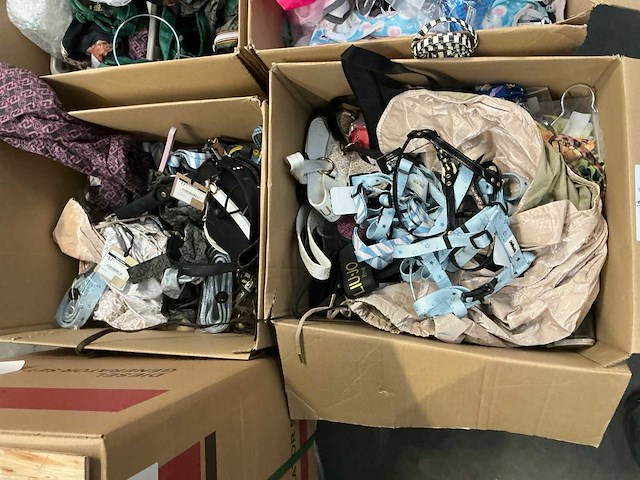 Partij diverse hondenleibanden -en harnassen - afbeelding 2 van  14