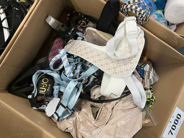 Partij diverse hondenleibanden -en harnassen - afbeelding 4 van  14