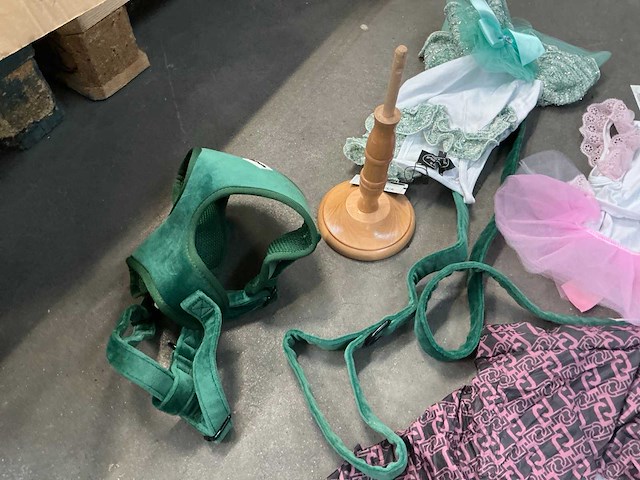 Partij diverse hondenleibanden -en harnassen - afbeelding 8 van  13